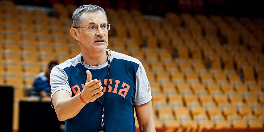 Базаревич продолжит работу со сборной России по баскетболу