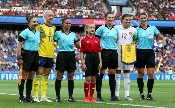 Девочка из Хакасии открыла матч чемпионата мира по женскому футболу