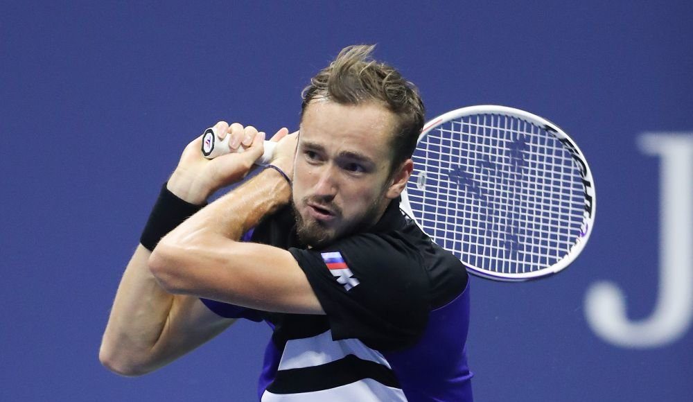 Медведев не смог выйти в финал US Open