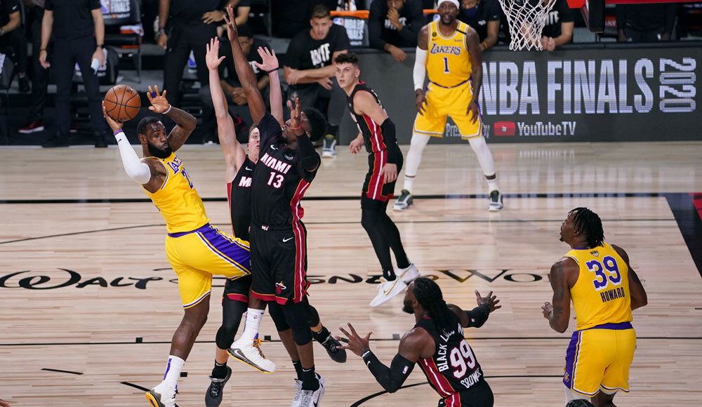 Баскетболисты "Лейкерс" выиграли первый матч финала НБА у "Майами"
