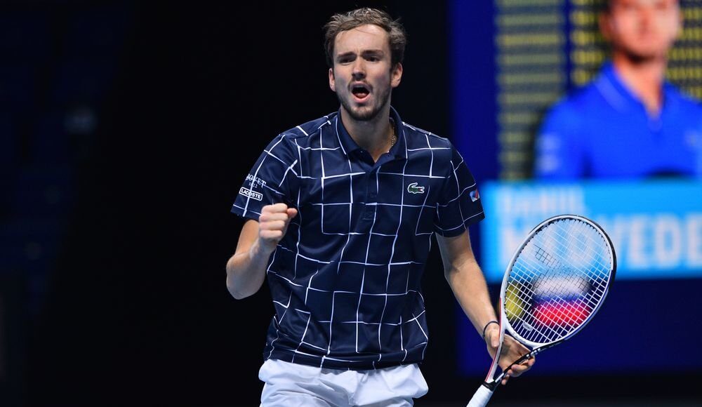 Медведев обыграл Надаля в полуфинале Итогового турнира ATP