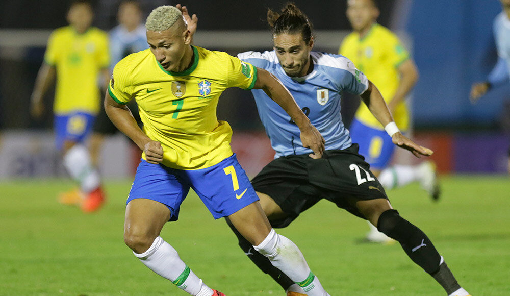 Бразильцы справились с Уругваем в отсутствие Неймара