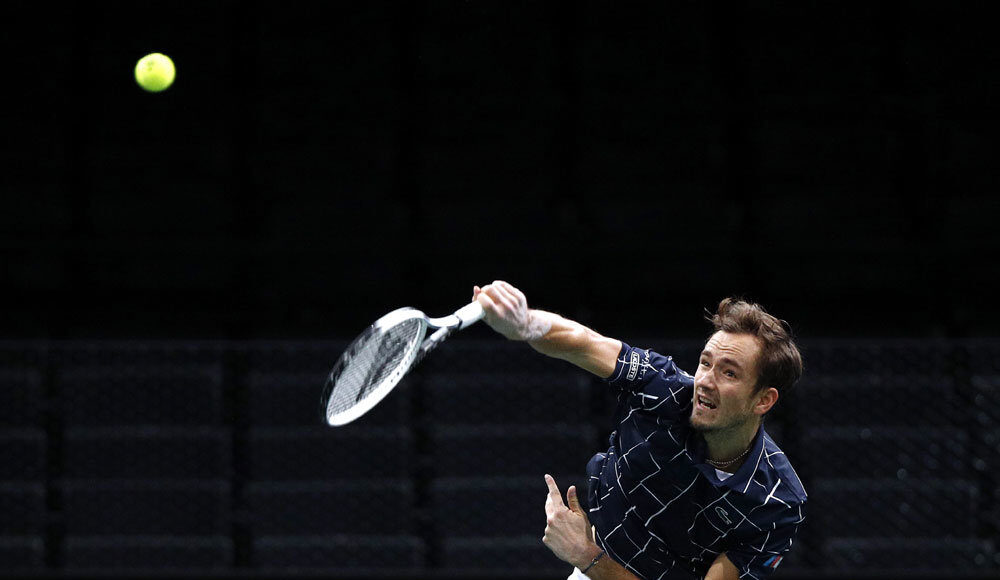 Даниил Медведев вышел в четвертьфинал турнира серии "Мастерс" в Париже
