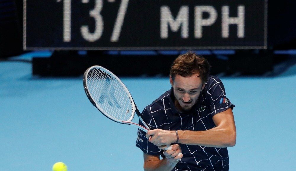 Медведев победил Александра Зверева на итоговом турнире ATP