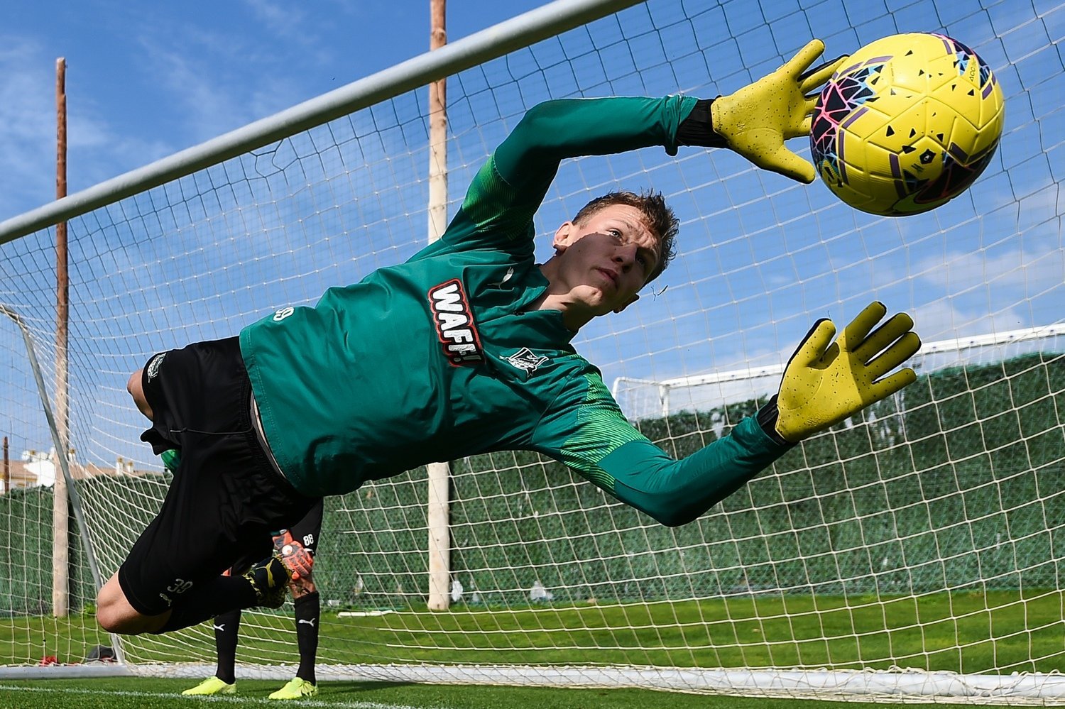 Мануэль нойер сейвы. Кейлор навас вратарь. Lloris вратарь. Лучший вратарь играть. Де хеа джуманджи.