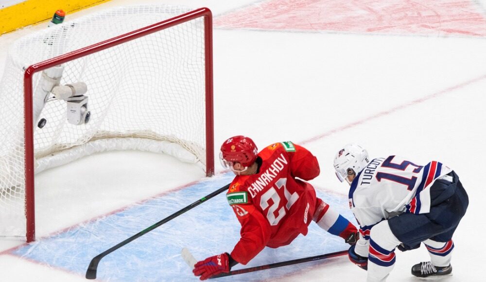 Российские хоккеисты обыграли американцев на старте молодежного ЧМ