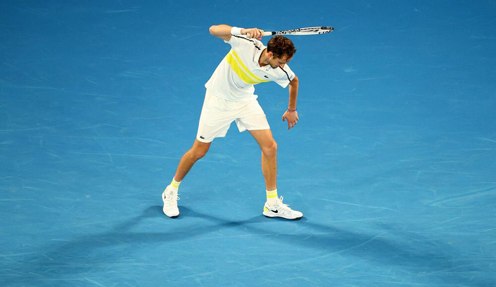 Медведев сломал ракетку во время финала Australian Open