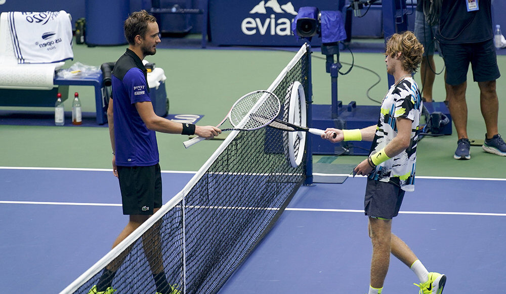 Рублев и Медведев сыграют в четвертьфинале Australian Open