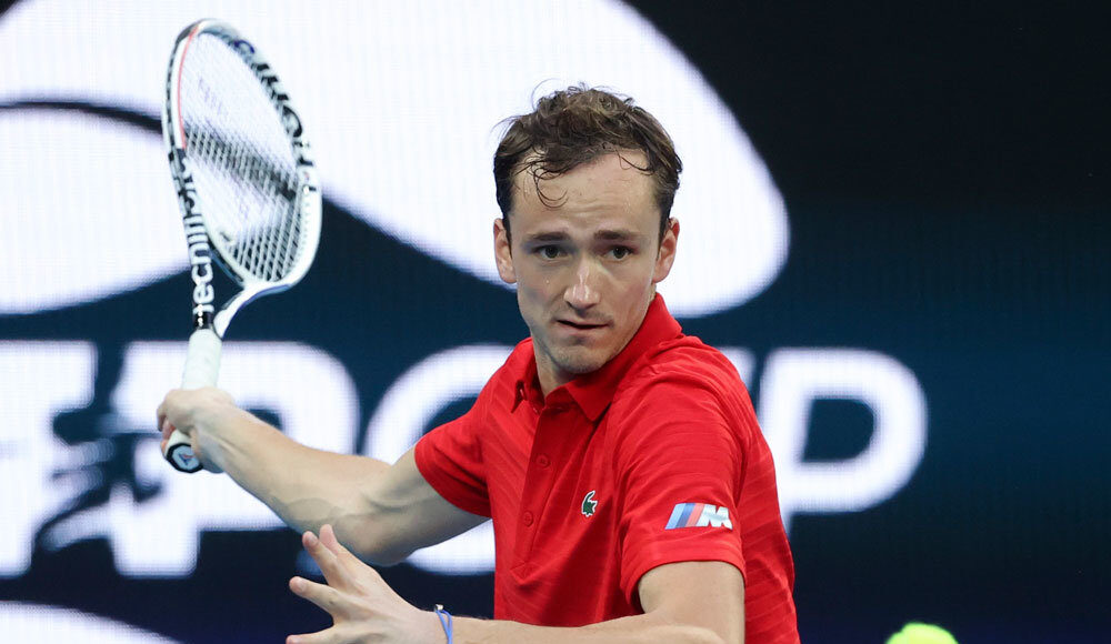 Российские теннисисты вышли в полуфинал ATP Cup, а турнир приостановили
