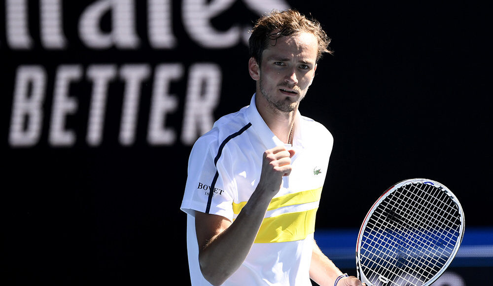Медведев в пяти сетах переиграл Крайиновича на Australian Open