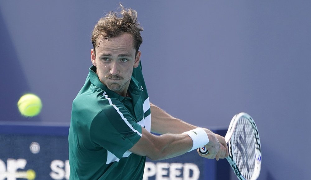 Рублев и Медведев вышли в полуфинал теннисного турнира в Майами