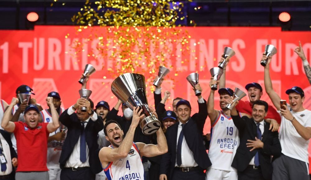 "Анадолу Эфес" впервые стал победителем баскетбольной Евролиги