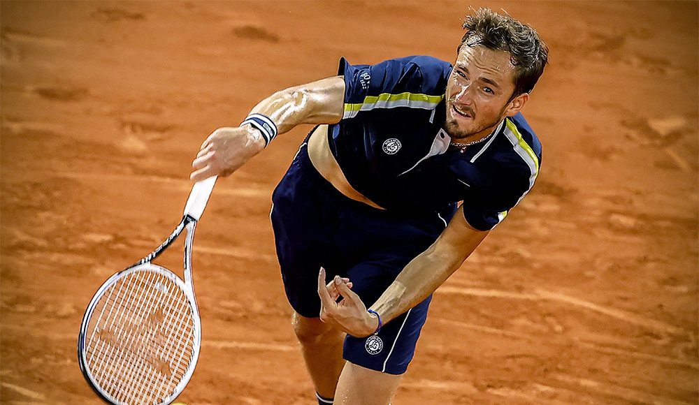 Медведев вышел в полуфинал турнира в Мальорке
