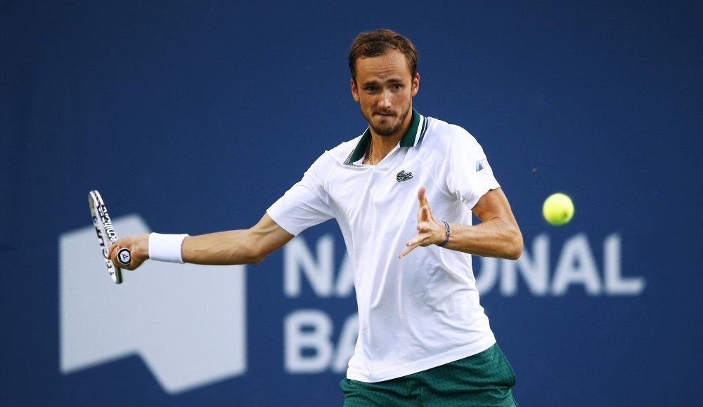 Медведев вышел в четвертьфинал турнира ATP в Торонто