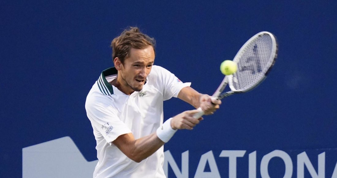 Российский теннисист Медведев сыграет в финале "Мастерса" в Торонто