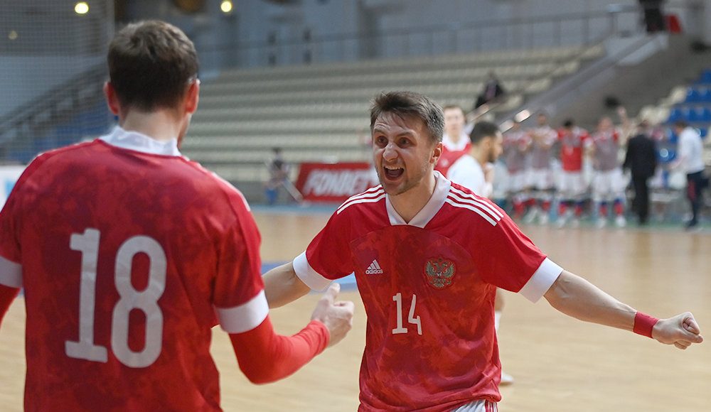 Сборная РФ по мини-футболу вышла в плей-офф ЧМ с первого места в группе