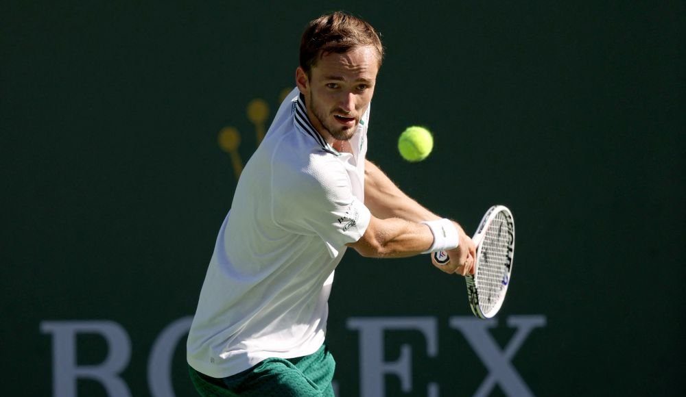 Теннисист Медведев прокомментировал снятие с турнира ATP в Москве