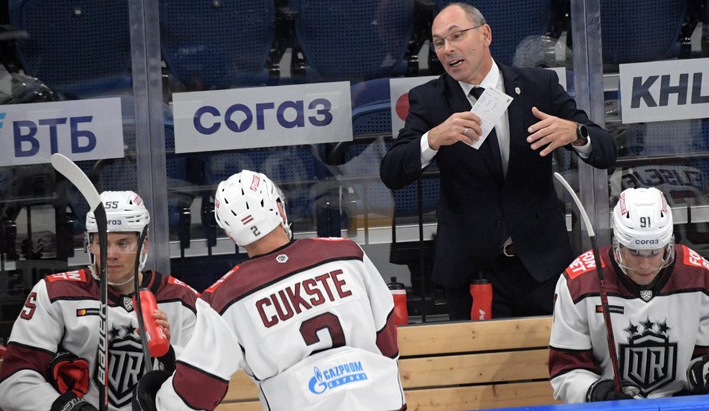У молодежной сборной РФ по хоккею второй раз за месяц сменился наставник