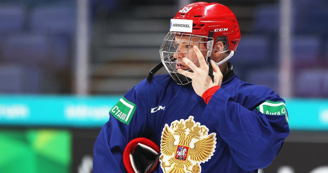 Хоккеисты молодежной сборной России Мичков и Юров останутся в Канаде согласно медицинскому протоколу, сборная летит домой без них