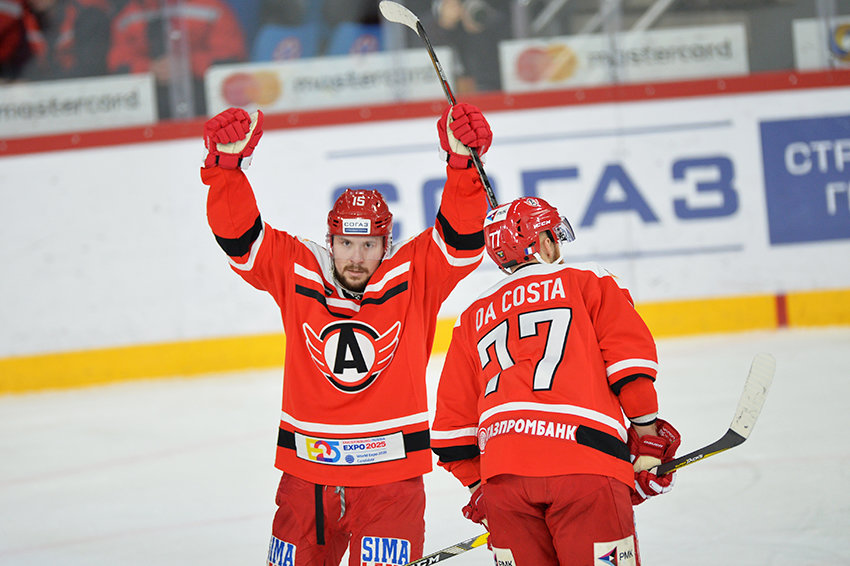 Хоккеист Голышев вернулся из НХЛ в "Автомобилист"