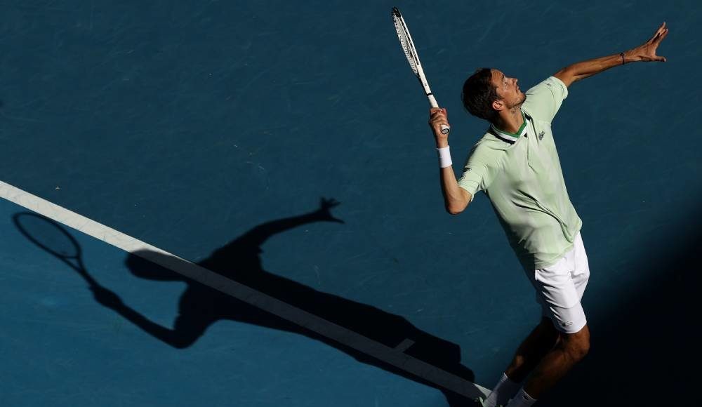Медведев волновался, но победил и вышел в четвертьфинал Australian Open