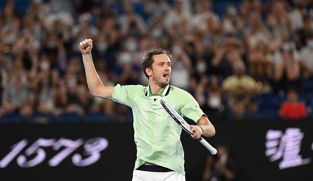 Теннисист Медведев сыграет с Циципасом в полуфинале Australian Open