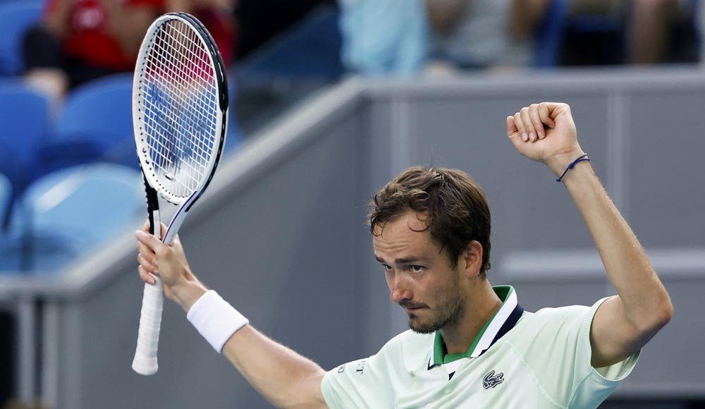 Медведев вышел в четвертьфинал Открытого чемпионата Австралии по теннису