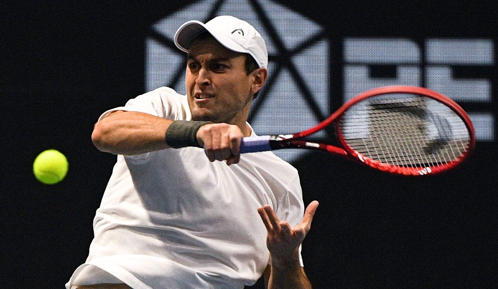 Карацев обыграл Маррея в финале теннисного турнире в Сиднее