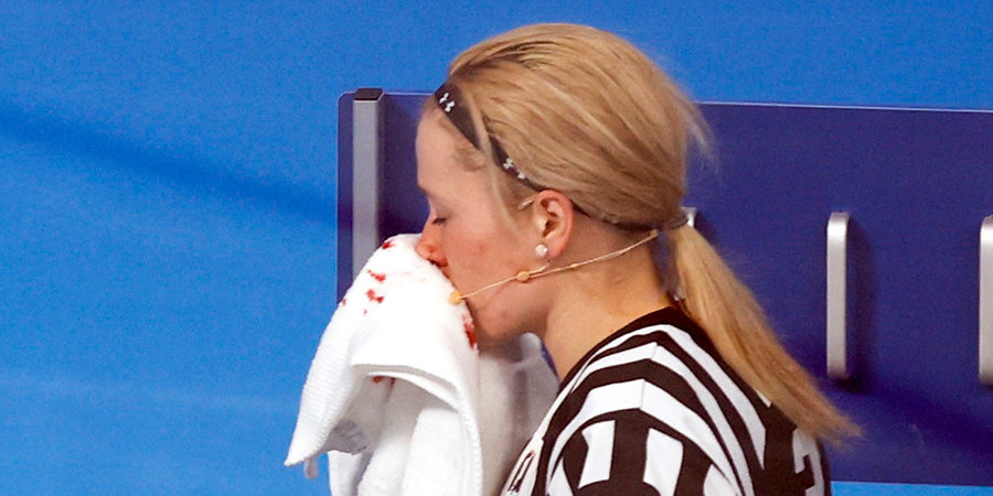 Американская хоккеистка клюшкой рассекла лицо арбитру на Олимпиаде в Пекине. Видео