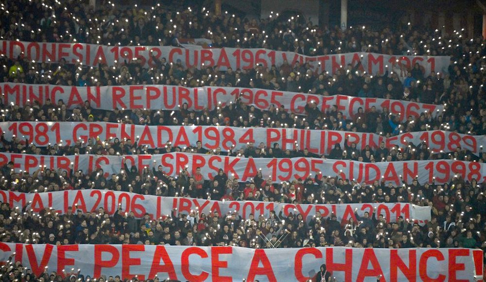 Болельщики сербской "Црвены Звезды" поддержали Россию на матче Лиги Европы