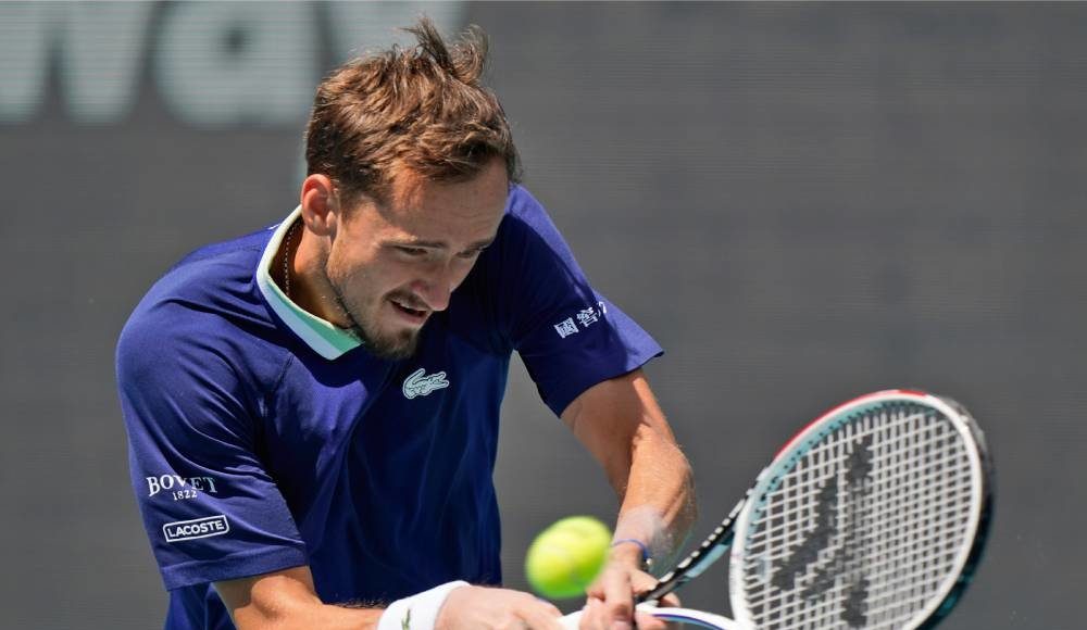 Медведев проиграл Хуркачу в четвертьфинале турнира в Майами