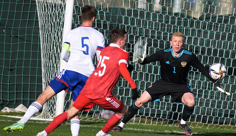 Сборная России по футболу обыграла молодежку в товарищеском матче
