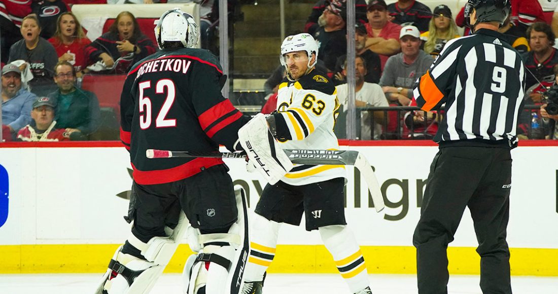 НХЛ оштрафовала канадского хоккеиста Маршана на 5 тысяч долларов за удар российского вратаря Кочеткова