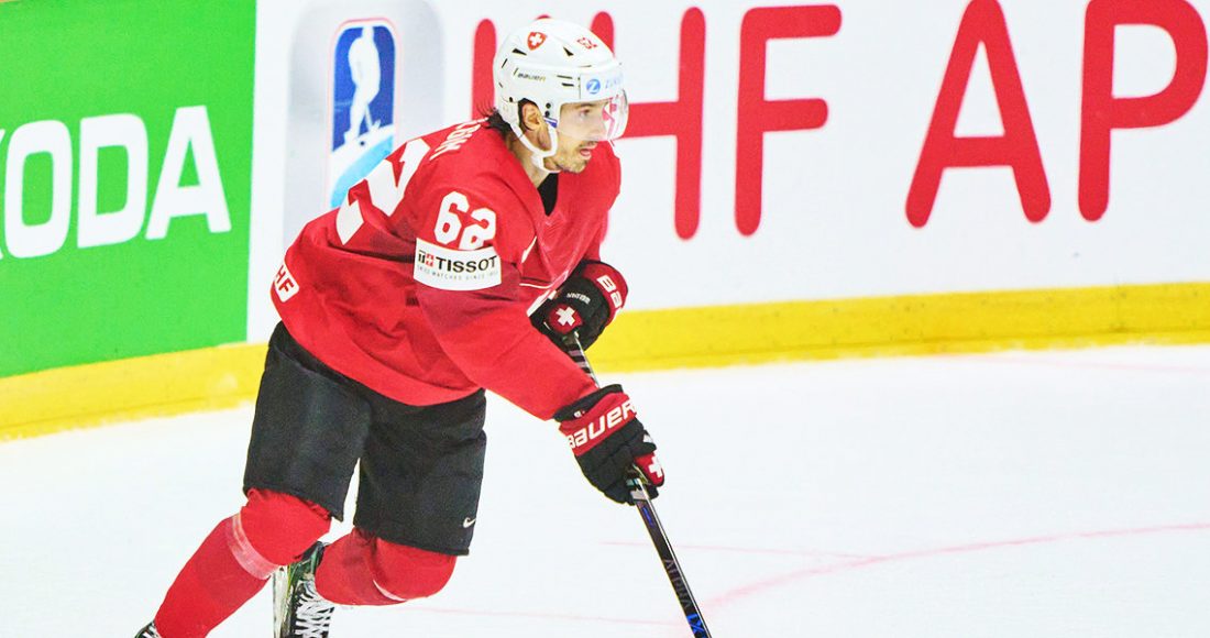 Всех не исключите! Русский хоккеист поставил рекорд на чемпионате мира первым же броском