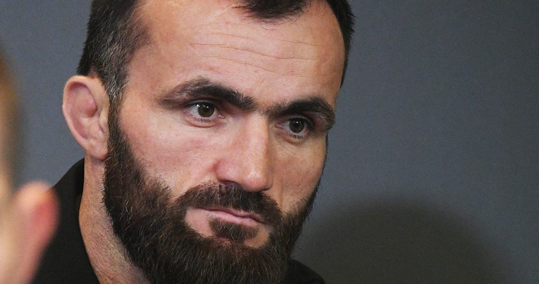 Российский боец Хасбулаев рассказал, сколько месяцев пропустит из-за операции и восстановления