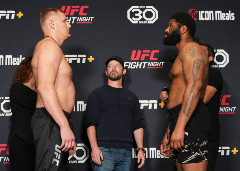 Российский гигант наводит ужас в UFC. Даже топового американца вырубил как мешка