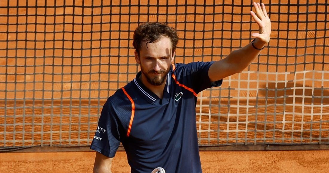 Медведев победил Зверева в трехчасовом матче и вышел в четвертьфинал «Мастерса» в Монако