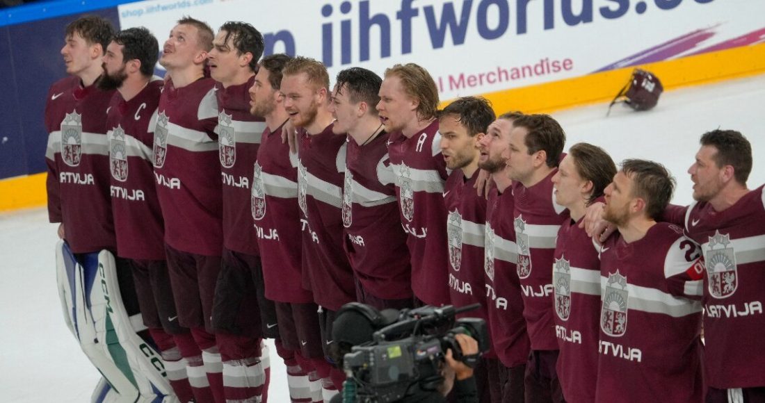 Сборная Латвии сенсационно обыграла шведов в четвертьфинале ЧМ-2023 по хоккею, команда Канады победила финнов