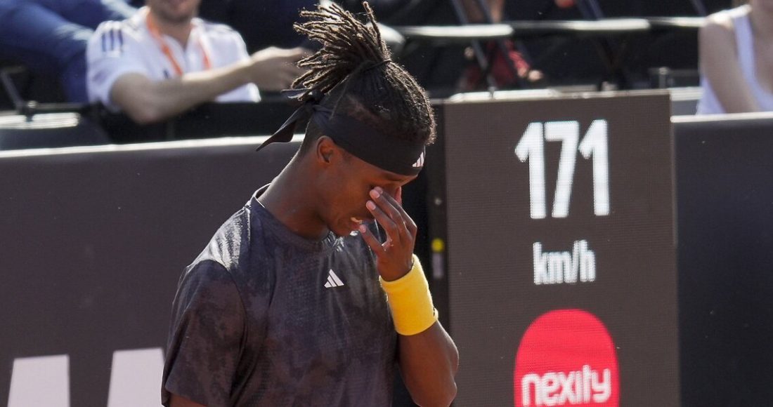 Шведский теннисист «психанул» на турнире ATP в Лионе и разбил ракетку о вышку судьи