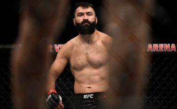 Андрей Орловский подарил главе UFC пистолет
