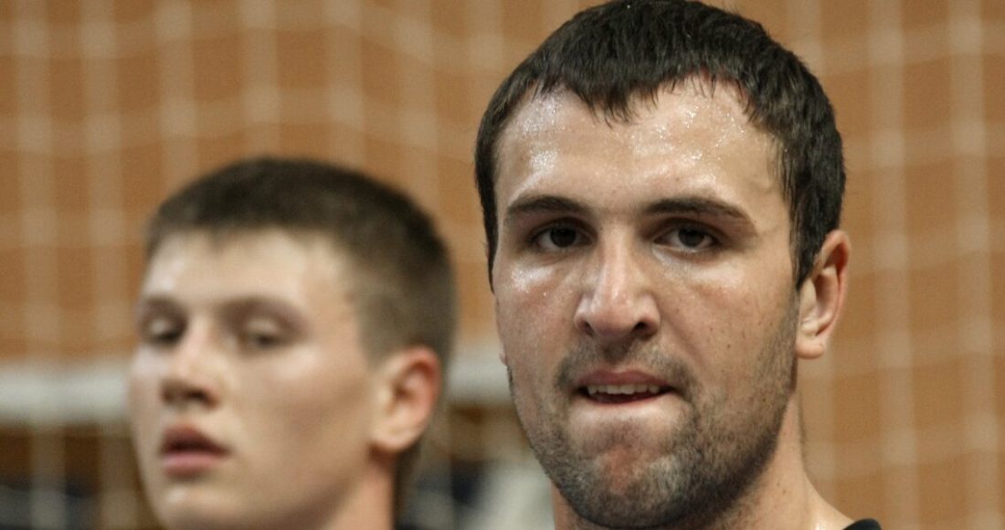 Известного российского чемпиона избили до потери сознания. Никиту увезли на носилках