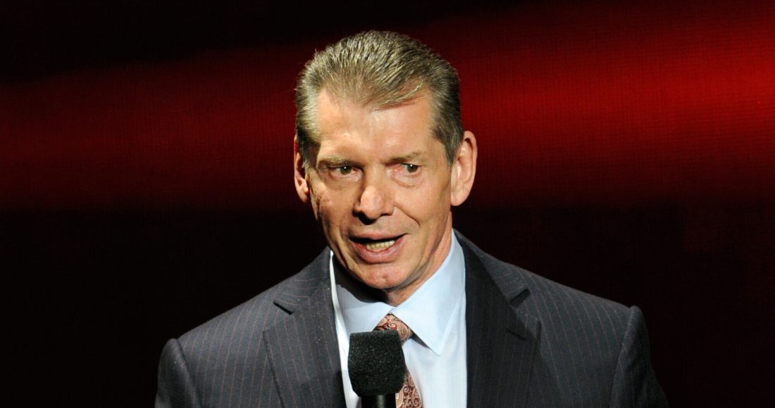 Основатель рестлинг‑промоушна WWE подал в отставку после обвинений в сексуальном насилии и дефекации на голову бывшей сотрудницы