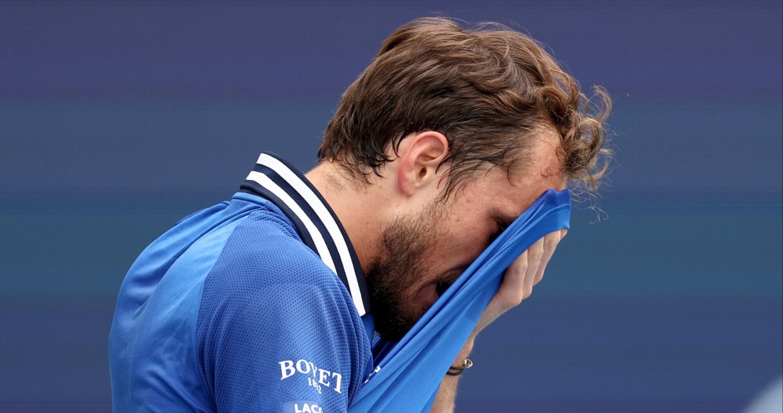 Медведев разгромно проиграл Синнеру в полуфинале «Мастерса» в Майами