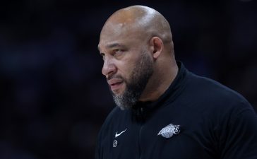 «Лейкерс» объявили об увольнении главного тренера