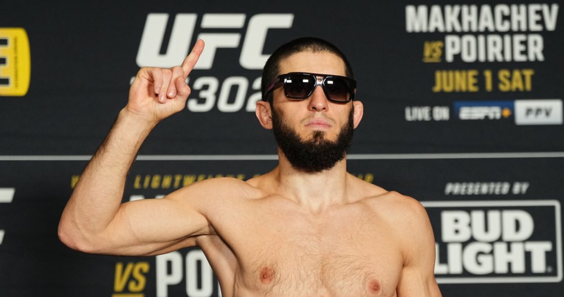 Ислам Махачев и Дастин Порье показали одинаковый вес перед боем на UFC 302
