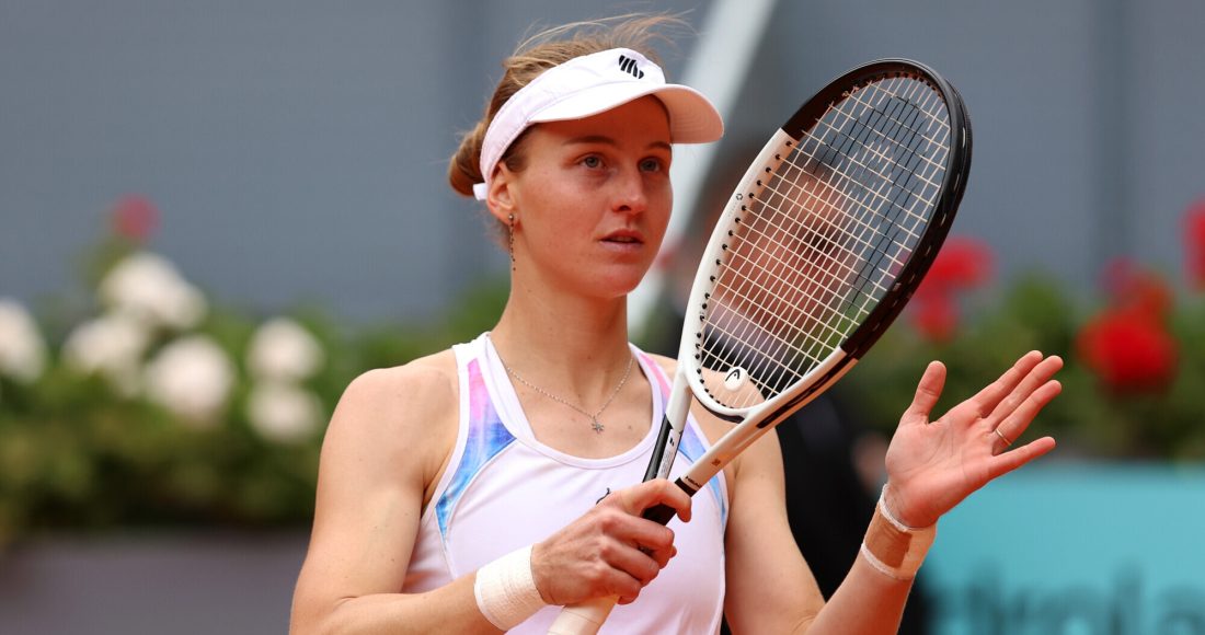 Самсонова проиграла Шнайдер во втором круге теннисного турнира в Риме