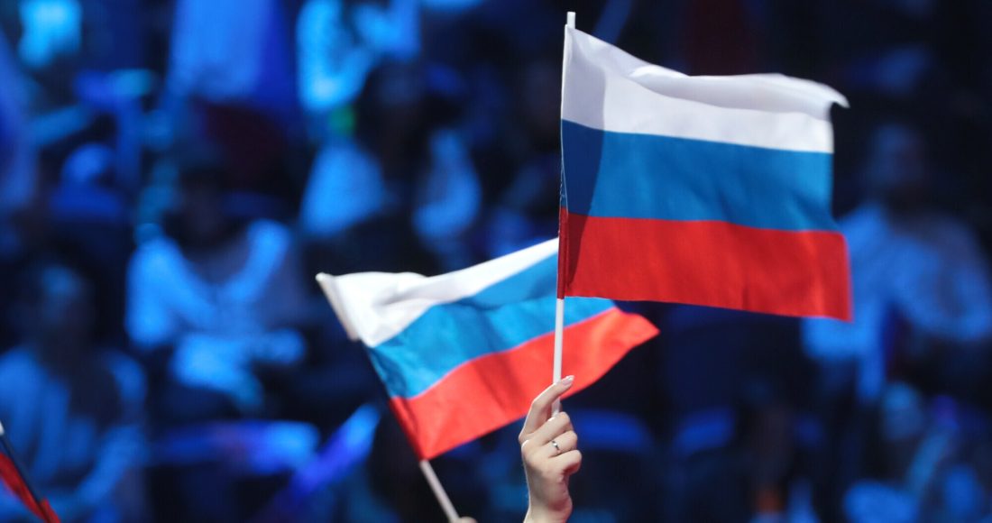 В финале Лиги чемпионов на поле появился флаг России. И началась истерика!