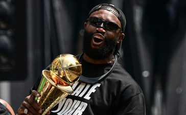 Самый ценный игрок финала НБА потерял чемпионский перстень во время парада