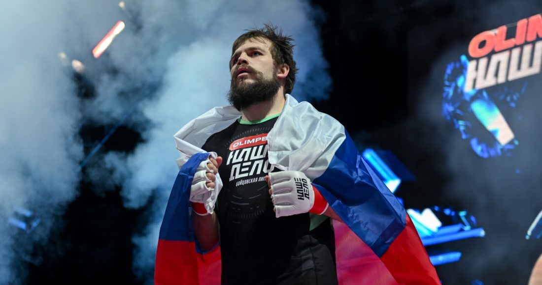Боец Грозин победил Сулумова и стал чемпионом лиги «Наше дело» в легком весе