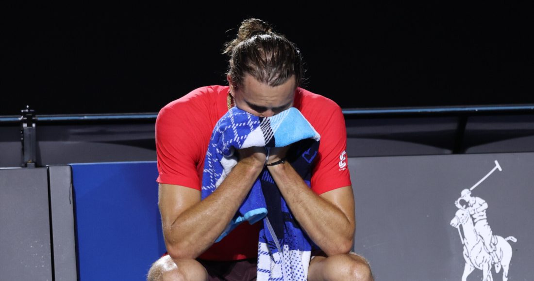 Зверев не смог сдержать слез после поражения в финале Australian Open, Синнер поддержал соперника